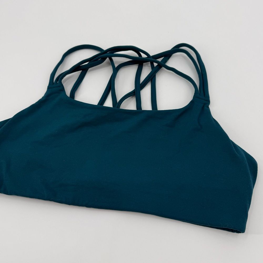 Athleta Hyper Focused Strappy Back Sports Bra in Teal | Medium - Picture 4 of 7